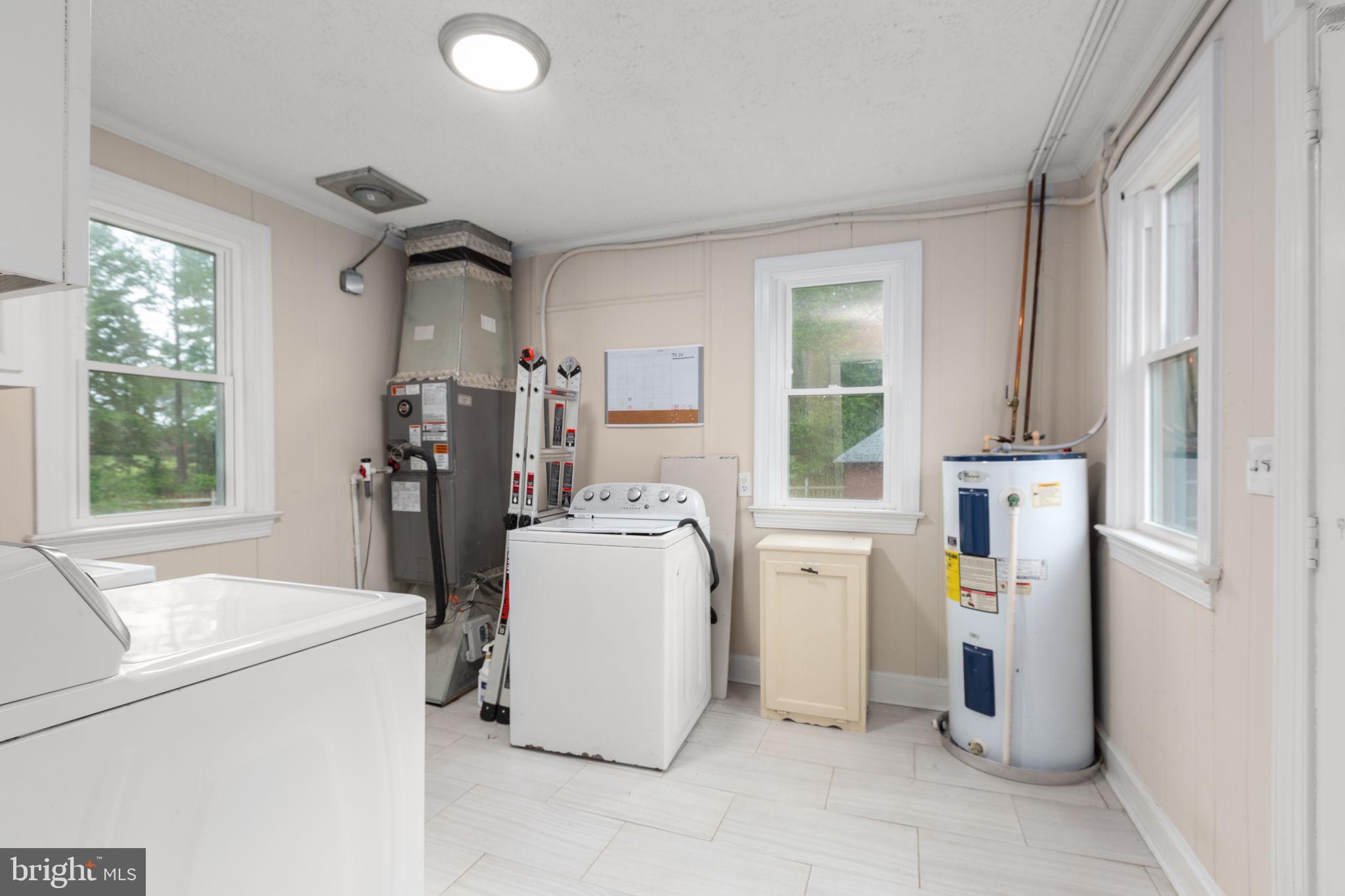 10669 Post Oak Road Spotsylvania, VA 22551 - Photo 14 of 27 Ceiling lighting and outdoor access