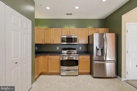 $370,000 | 2503 Amber Orchard Court West, Unit 303, Odenton, MD 21113