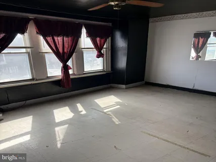 a view of empty room with closet