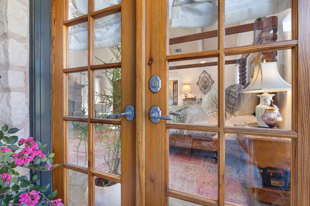 1129 Triple Creek Road Fredericksburg, TX 78624 - Photo 36 of 78 a close view of a dining table