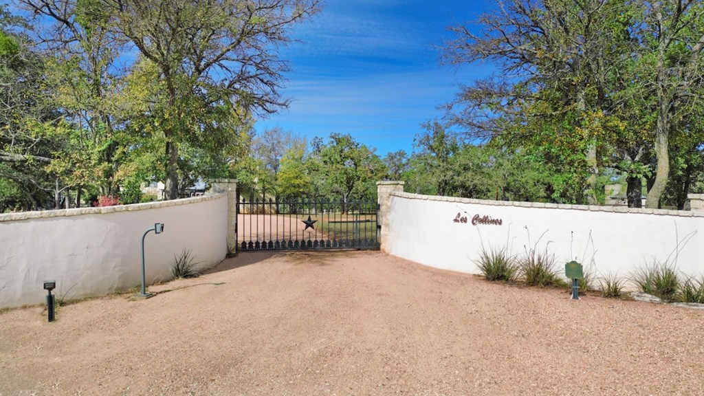 1129 Triple Creek Road Fredericksburg, TX 78624 - Photo 5 of 78 a view of a fence