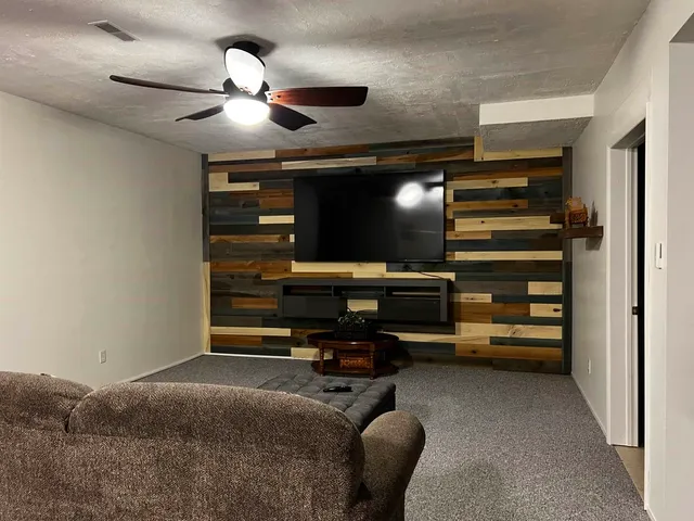 $580,000 | 5942 County Road 1700 North, Woodlawn, IL 62898