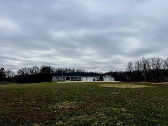 $580,000 | 5942 County Road 1700 North, Woodlawn, IL 62898