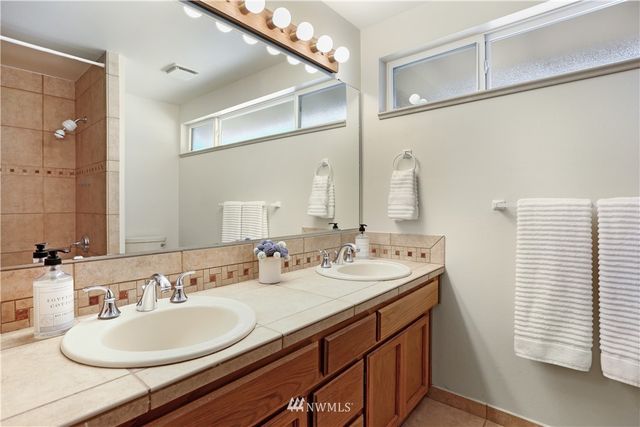 $1,320,000 | 14404 Southeast 216th Street, Kent, WA 98042