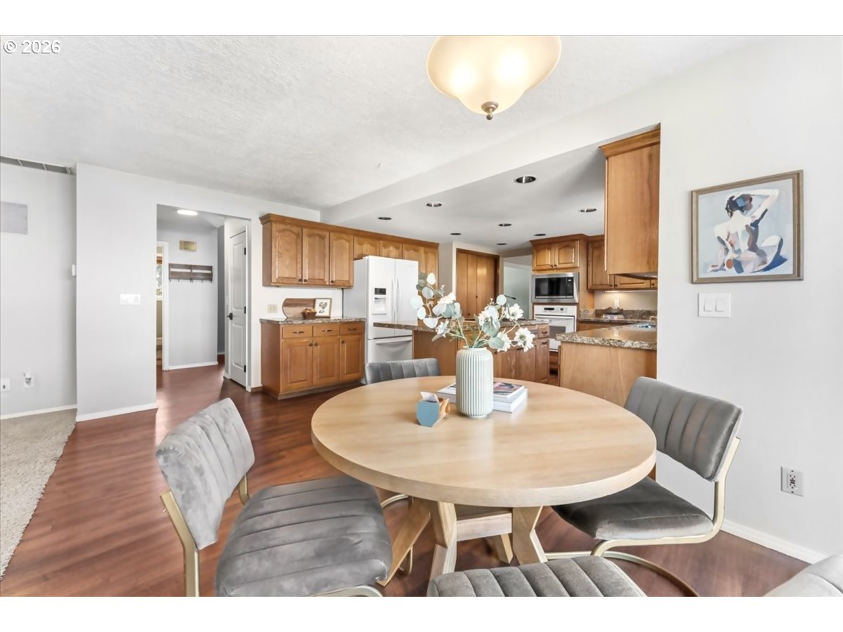 530 Southwest 167th Avenue Beaverton, OR 97006 - Photo 16 of 48