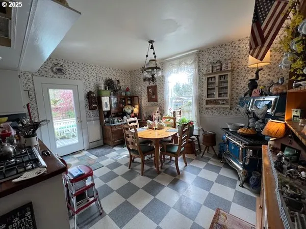 $550,000 | 18 South Collier Street, Coquille, OR 97423