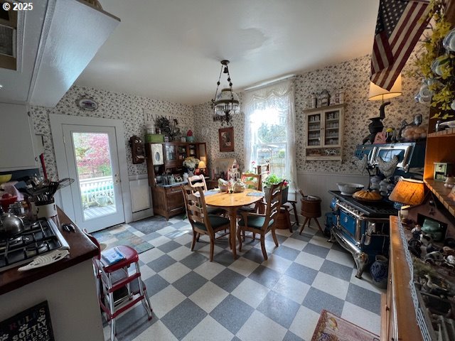18 South Collier Street Coquille, OR 97423 - Photo 18 of 48 a view of a dining room with furniture