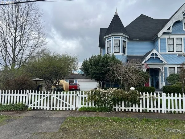$550,000 | 18 South Collier Street, Coquille, OR 97423