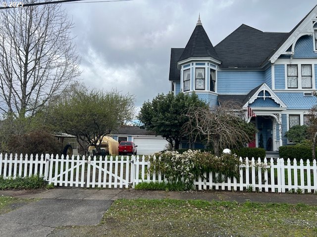 18 South Collier Street Coquille, OR 97423 - Photo 2 of 48 a front view of a house with a garden