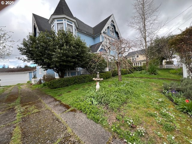 18 South Collier Street Coquille, OR 97423 - Photo 3 of 48 a front view of a house with a yard