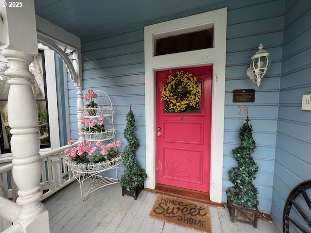 18 South Collier Street Coquille, OR 97423 - Photo 4 of 48 a front view of a house with entryway