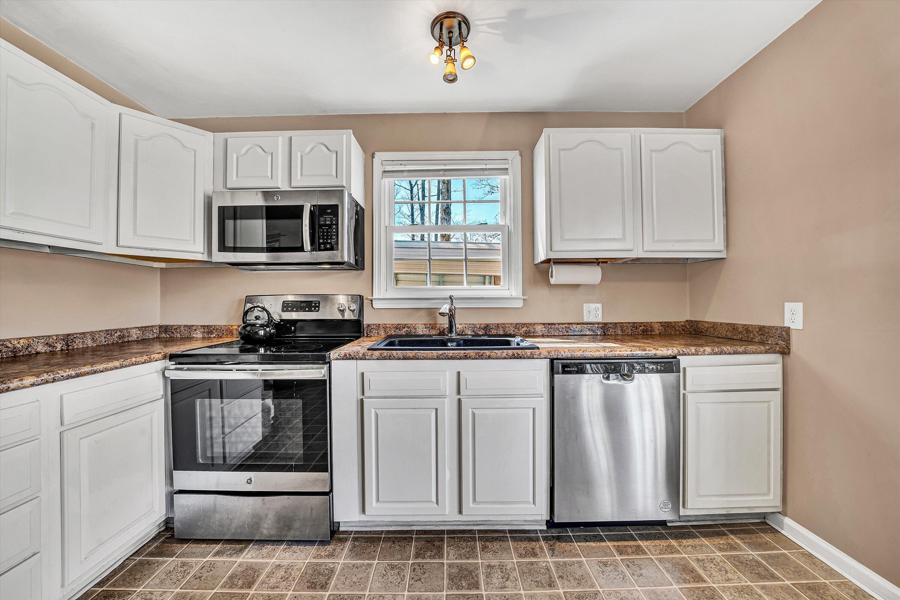 3537 Leffel Road Roanoke, VA 24018 - Photo 10 of 35 10-DSC00214