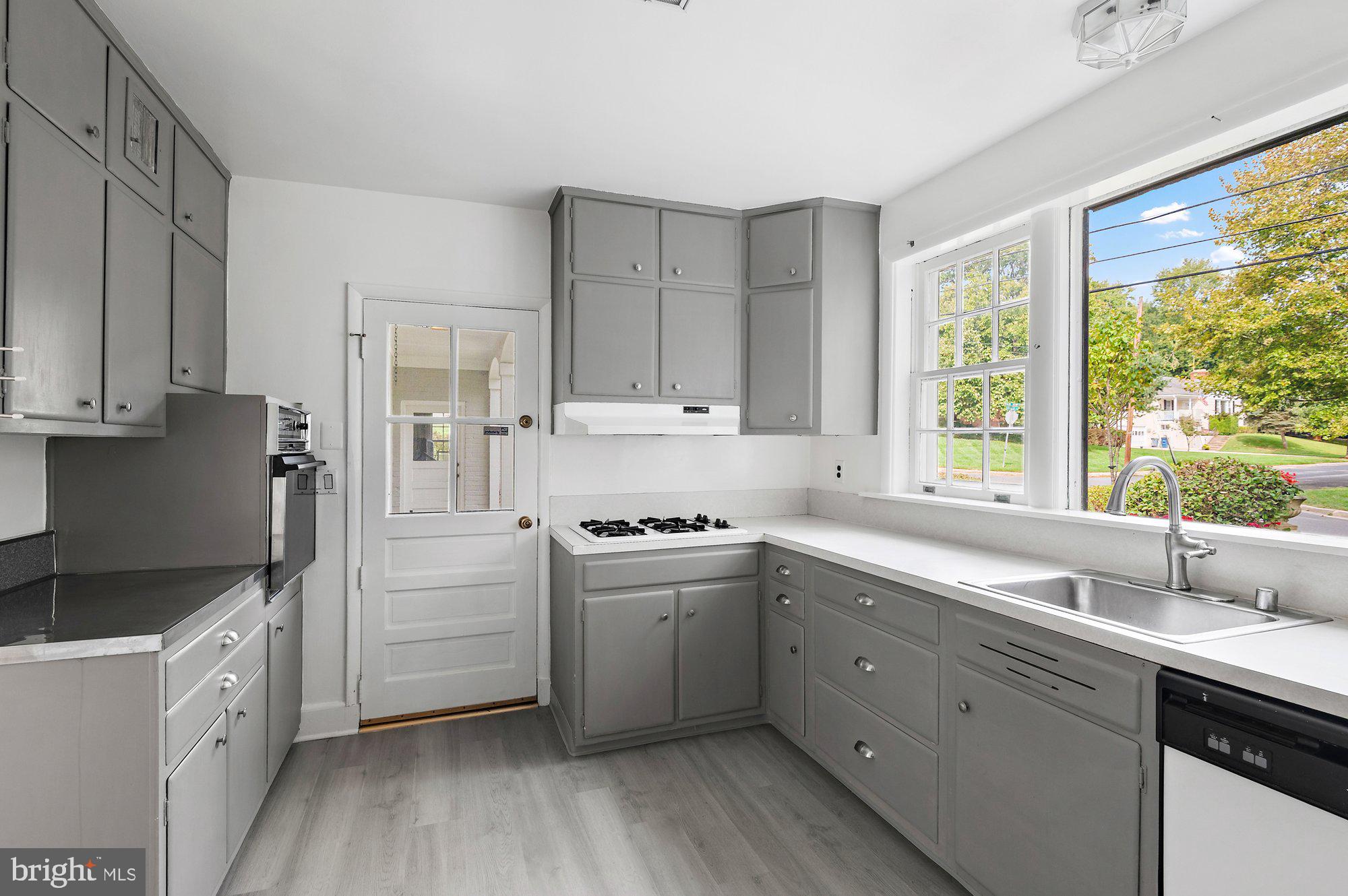 9225 Levelle Drive Chevy Chase, MD 20815 - Photo 19 of 37 Kitchen