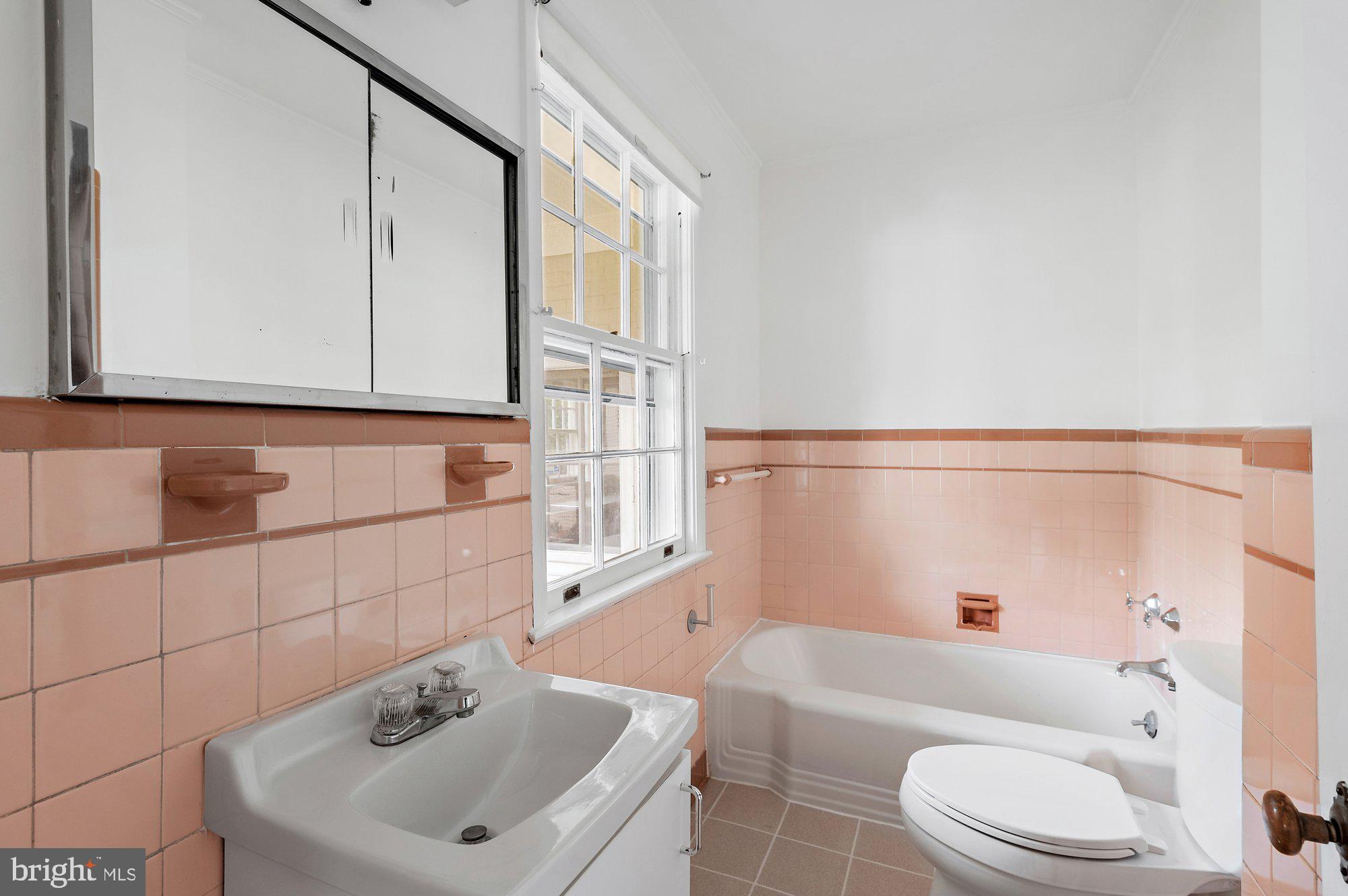 9225 Levelle Drive Chevy Chase, MD 20815 - Photo 23 of 37 Primary Bathroom