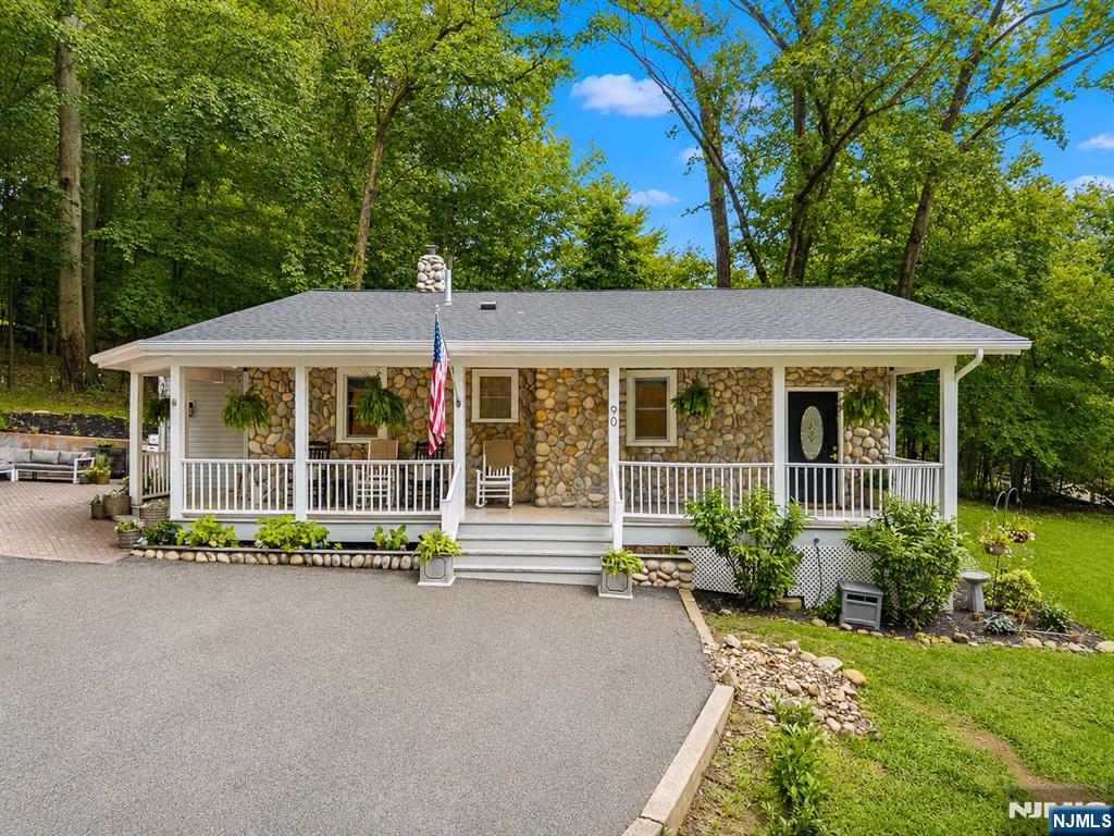 90 Highland Street Park Ridge, NJ 07656 - Photo 3 of 22