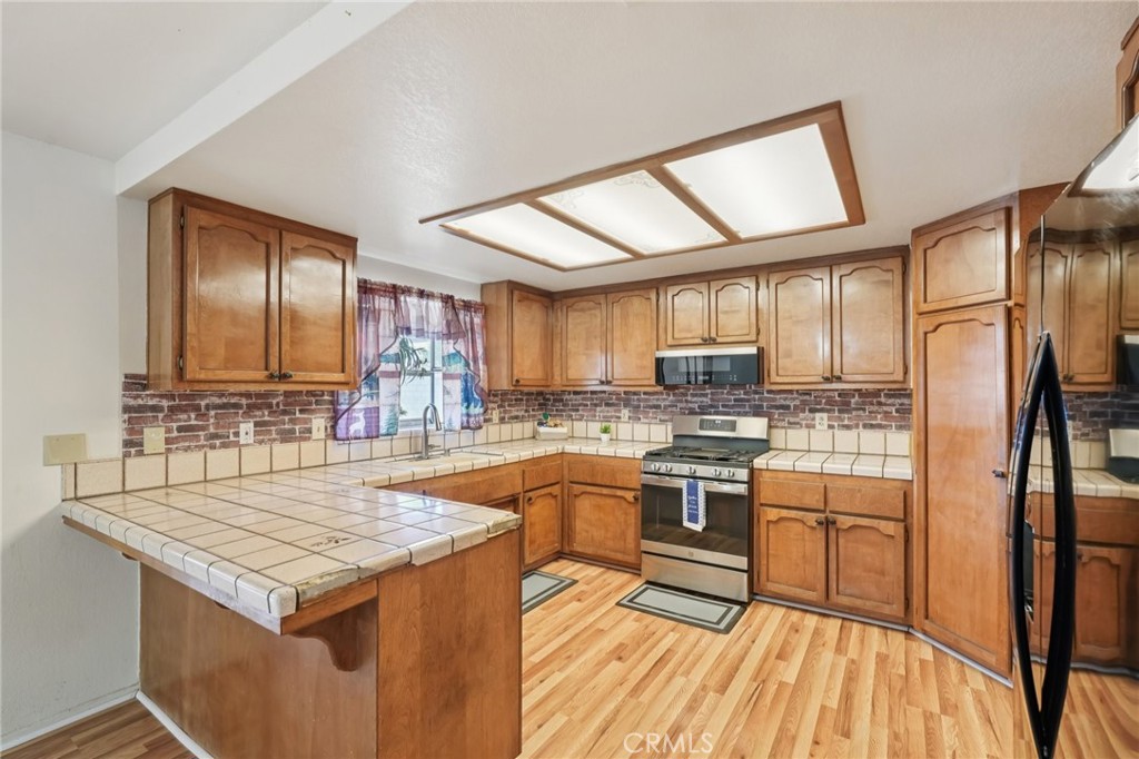 13954 Cronese Road Apple Valley, CA 92307 - Photo 11 of 34