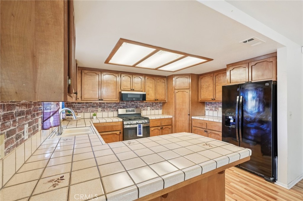 13954 Cronese Road Apple Valley, CA 92307 - Photo 12 of 34