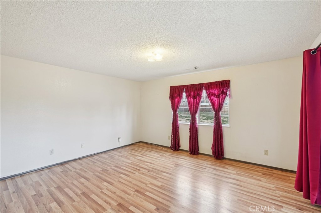 13954 Cronese Road Apple Valley, CA 92307 - Photo 15 of 34