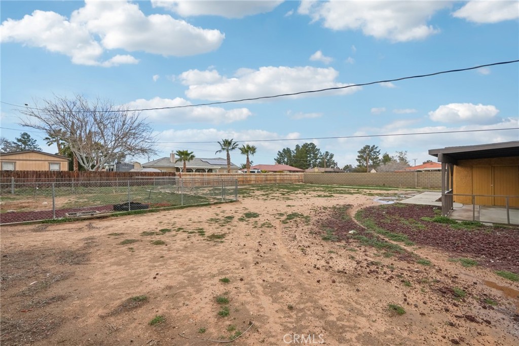 13954 Cronese Road Apple Valley, CA 92307 - Photo 33 of 34