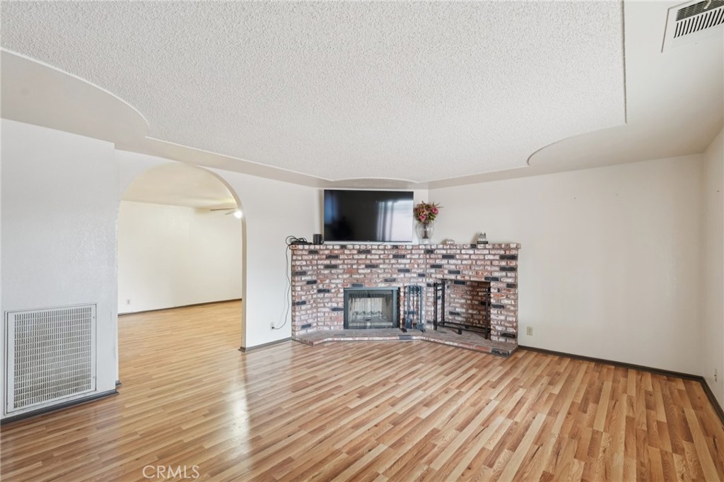 13954 Cronese Road Apple Valley, CA 92307 - Photo 4 of 34