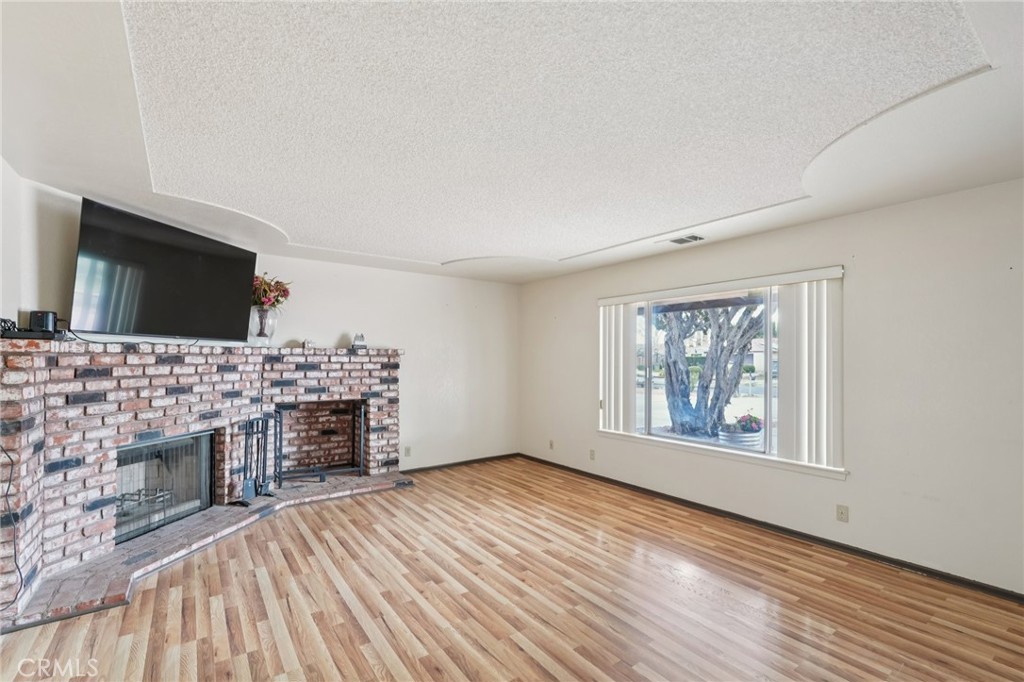 13954 Cronese Road Apple Valley, CA 92307 - Photo 6 of 34