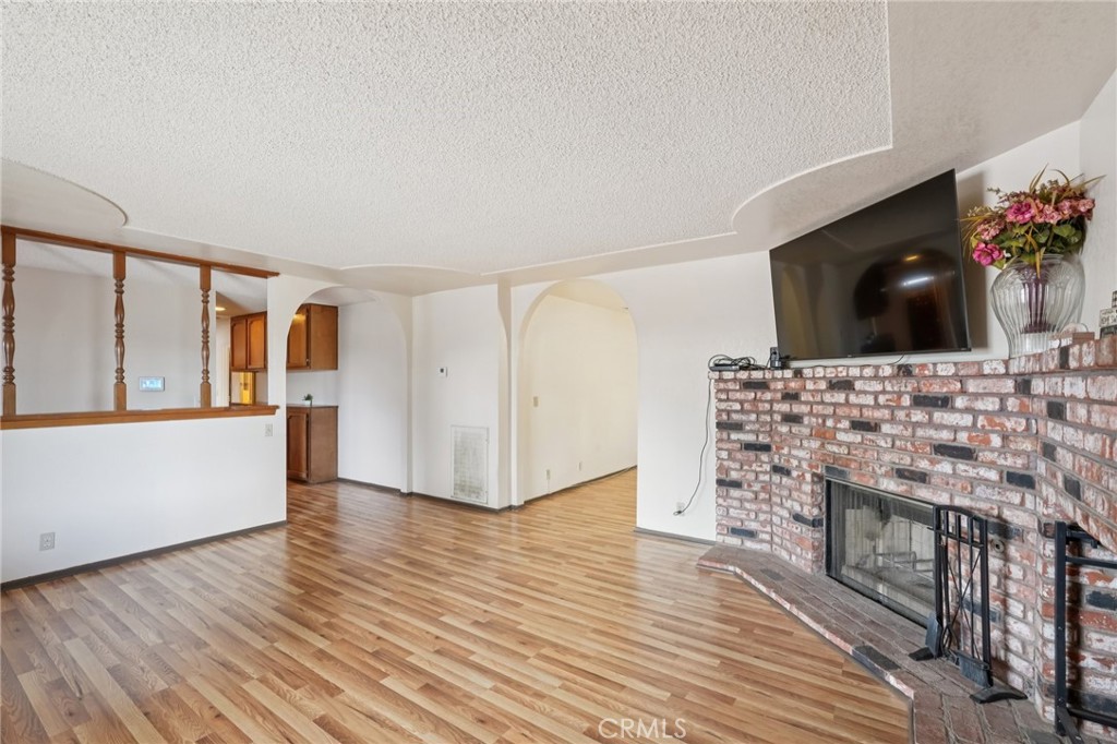 13954 Cronese Road Apple Valley, CA 92307 - Photo 7 of 34