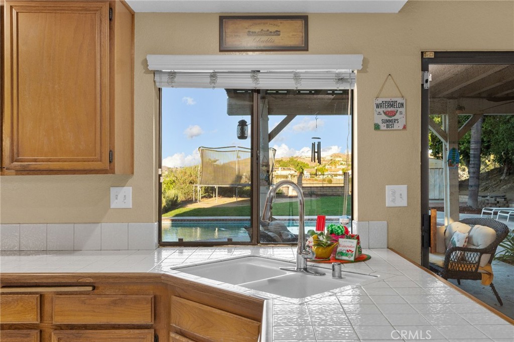 16584 Creekside Road Riverside, CA 92503 - Photo 10 of 56
