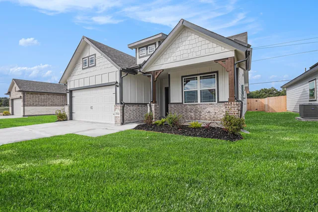 a view of an house with backyard space and garden