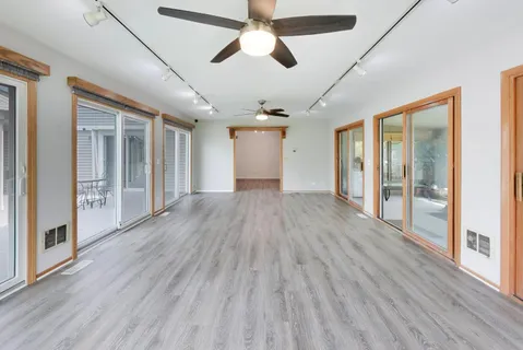 $649,000 | 8 Hampton Court, Mundelein, IL 60060