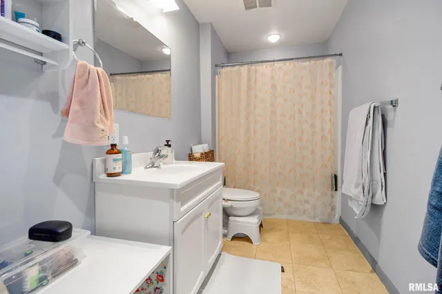 $60,000 | 716 West Poplar Street, Harrisburg, IL 62946