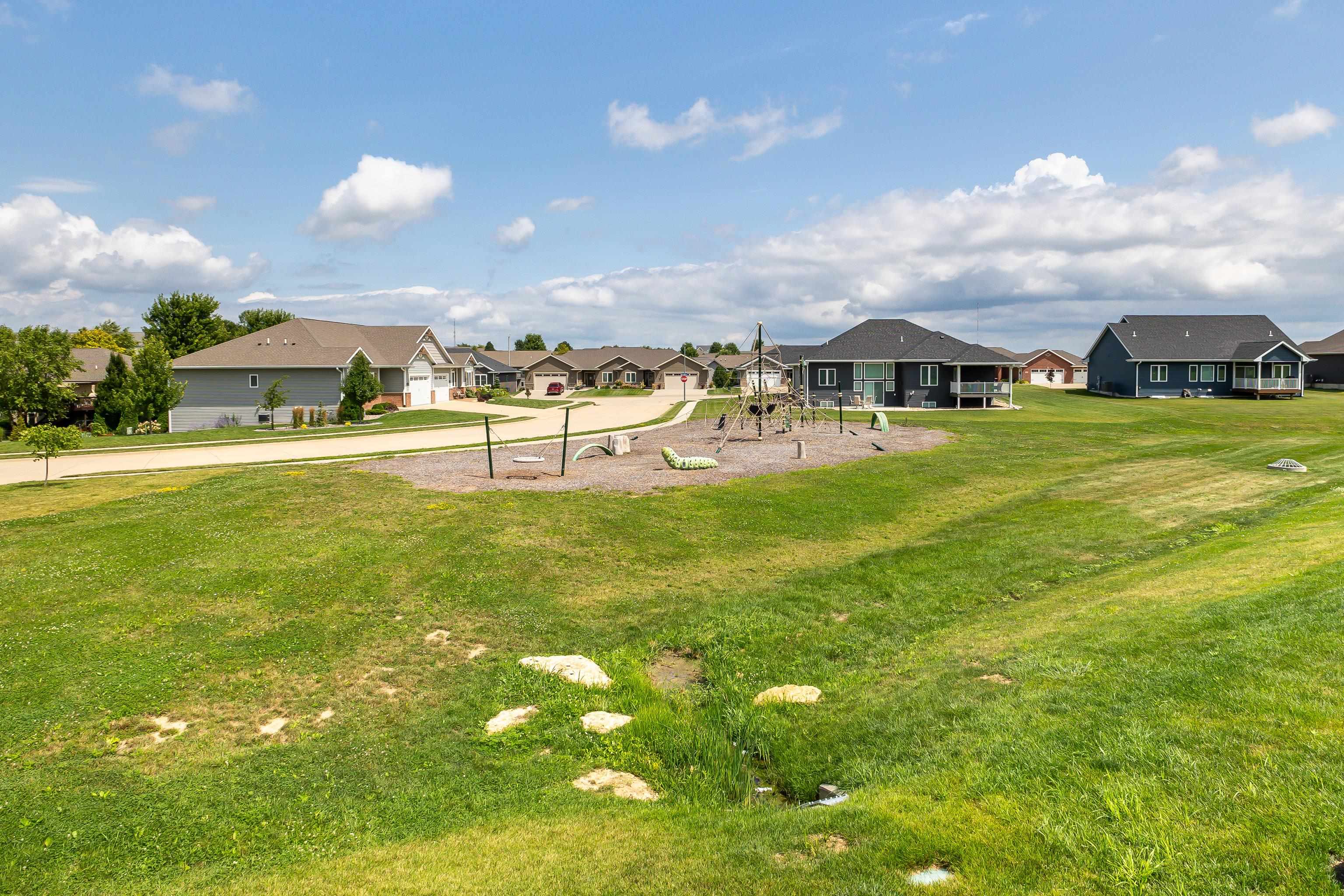 2254 Antler Ridge Drive, Unit CLAY RIDGE ESTATES Dubuque, IA 52002 - Photo 9 of 13 Gallery Image 9