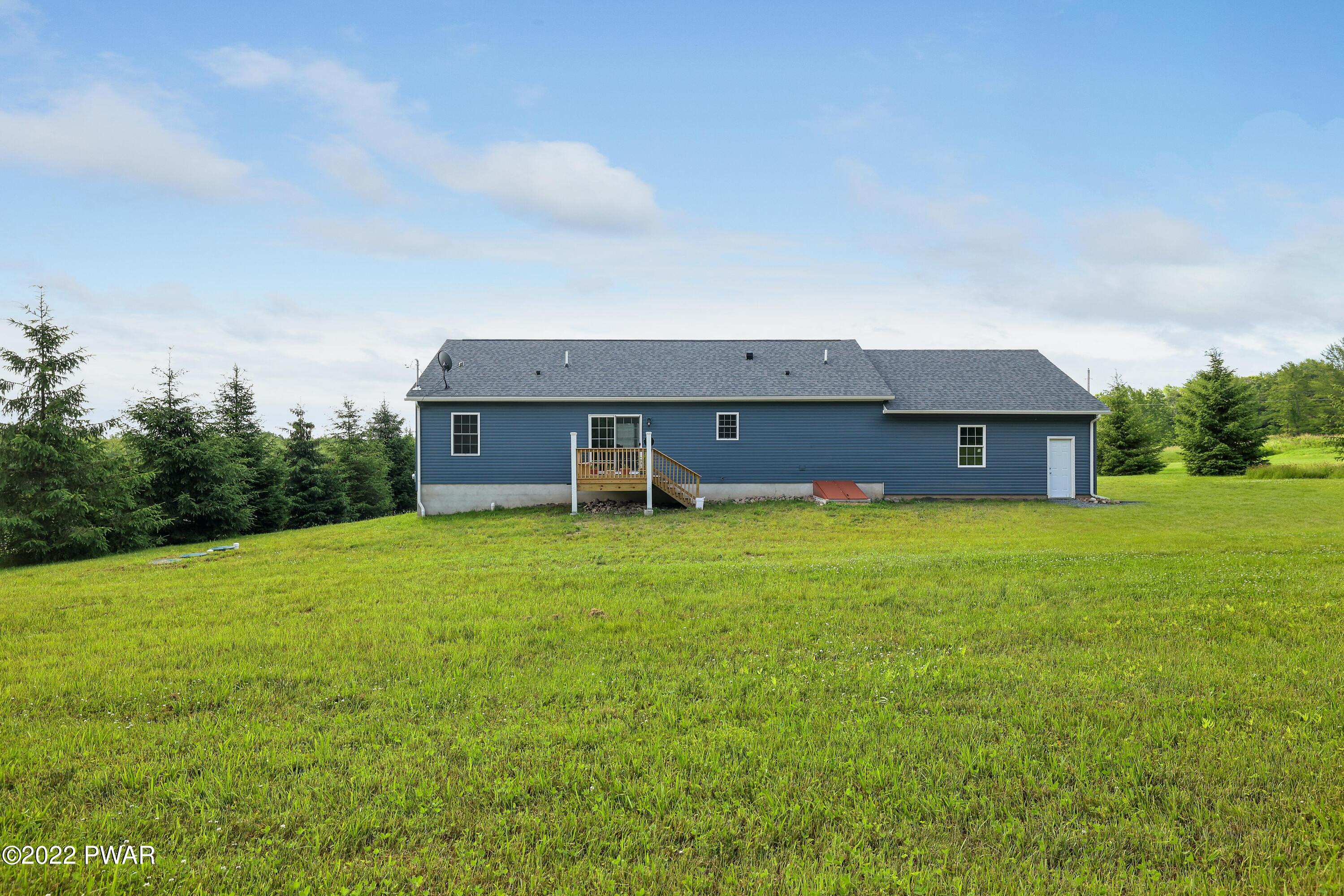 831 Spring Hill Road Sterling, PA 18463 - Photo 5 of 34