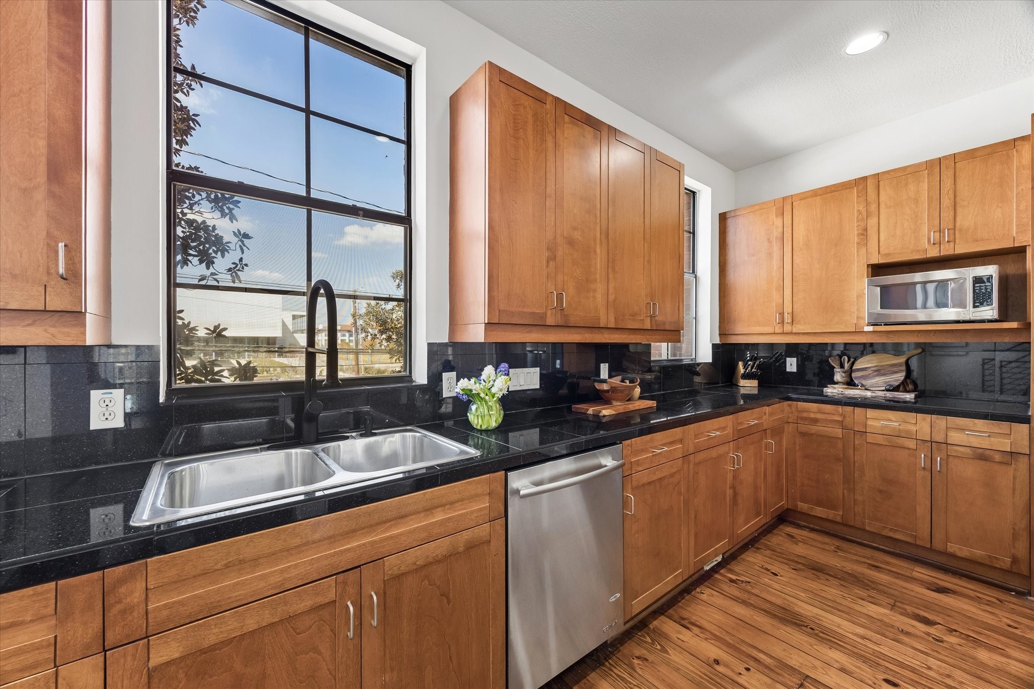 1002 Columbus Street, Unit A Houston, TX 77019 - Photo 19 of 37