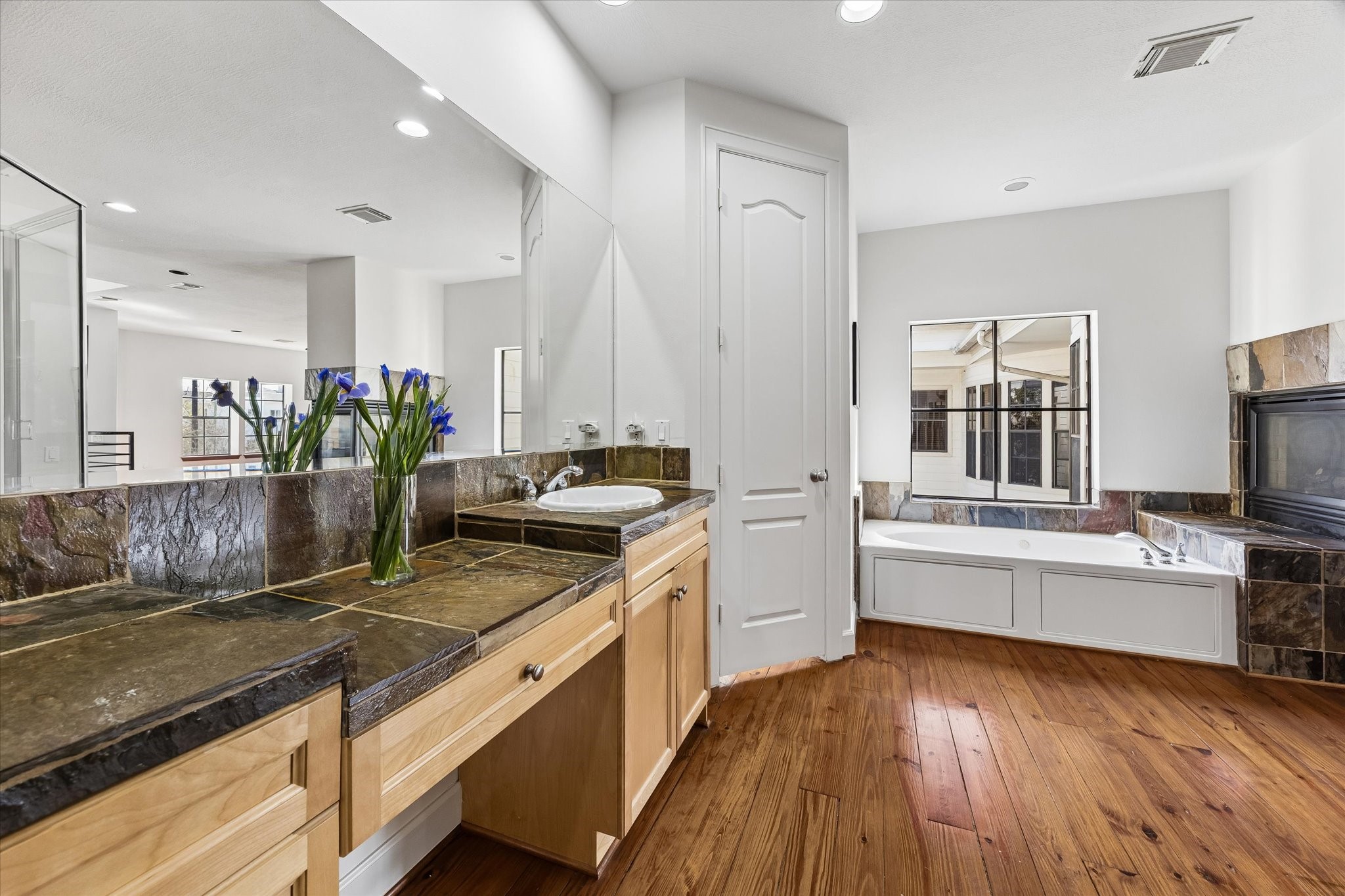 1002 Columbus Street, Unit A Houston, TX 77019 - Photo 32 of 37