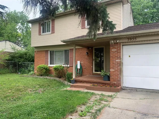 $2,900 | 3955 Helen Avenue, Ypsilanti, MI 48197
