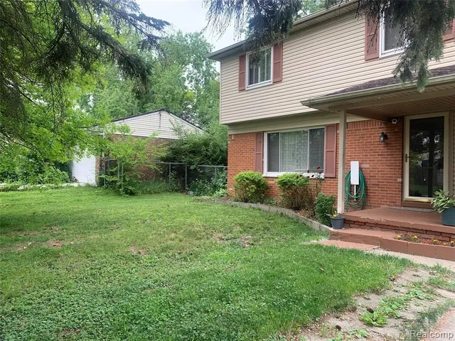 $2,900 | 3955 Helen Avenue, Ypsilanti, MI 48197