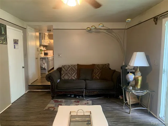 $2,900 | 3955 Helen Avenue, Ypsilanti, MI 48197