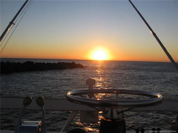 a sign of a park next to a road