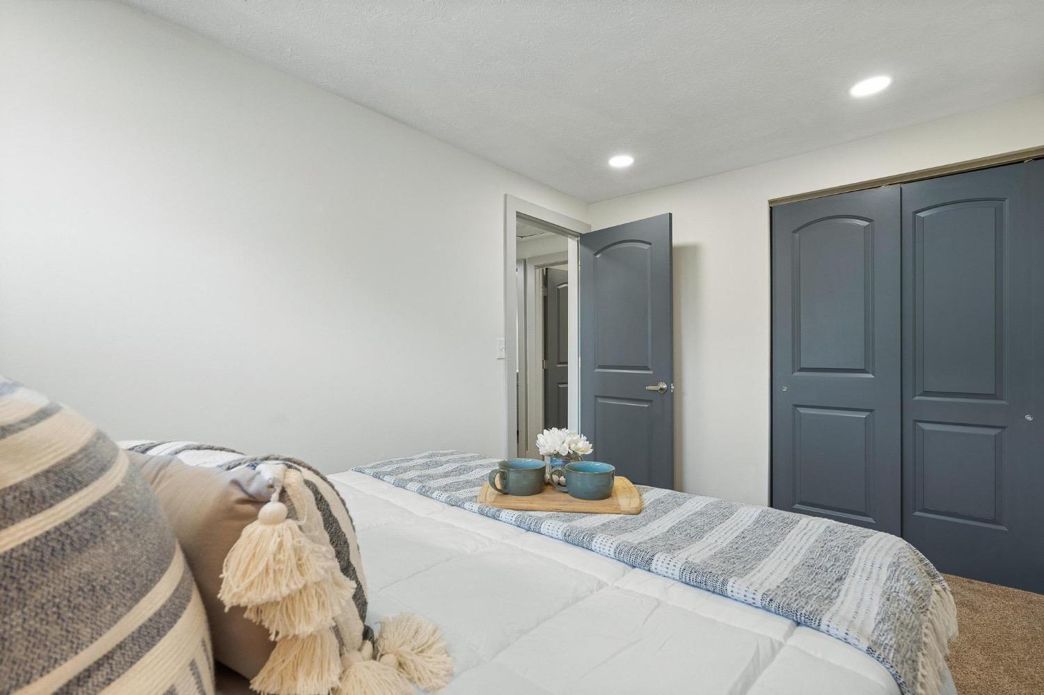 2724 Springdale Road Cincinnati, OH 45251 - Photo 19 of 31 Gallery Image 19