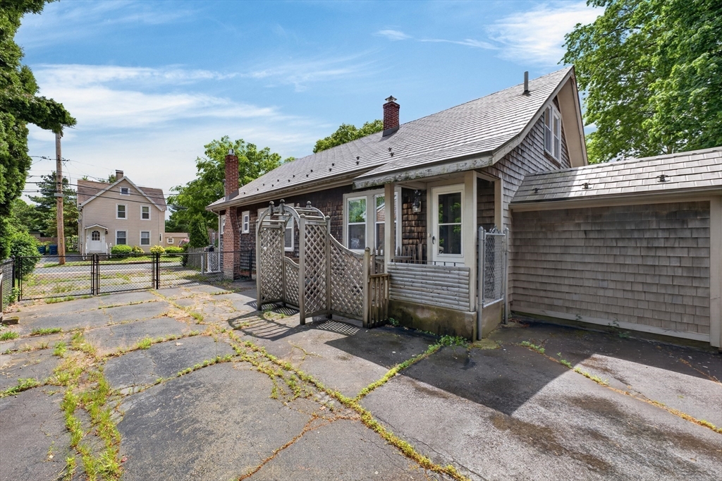 34 Bridge Street Fairhaven, MA 02719 - Photo 4 of 34