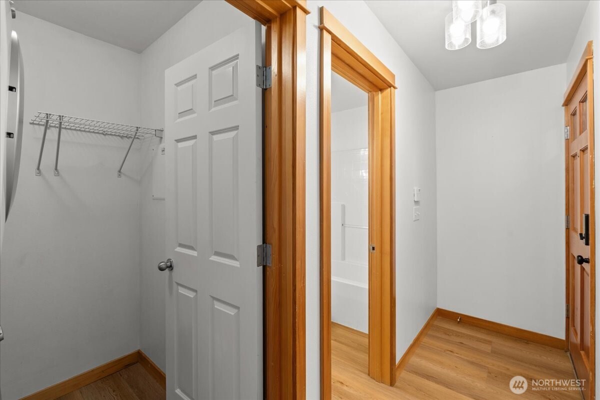 6348 34th Avenue Southwest, Unit C Seattle, WA 98126 - Photo 8 of 26 a view of bathroom with shower