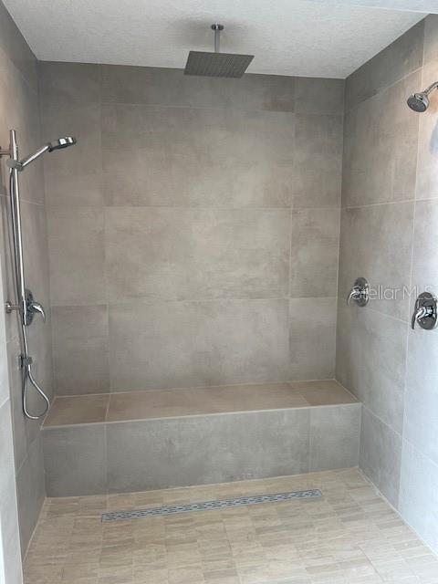 2800 Conway Gardens Road Orlando, FL 32806 - Photo 13 of 23 a bathroom with a shower