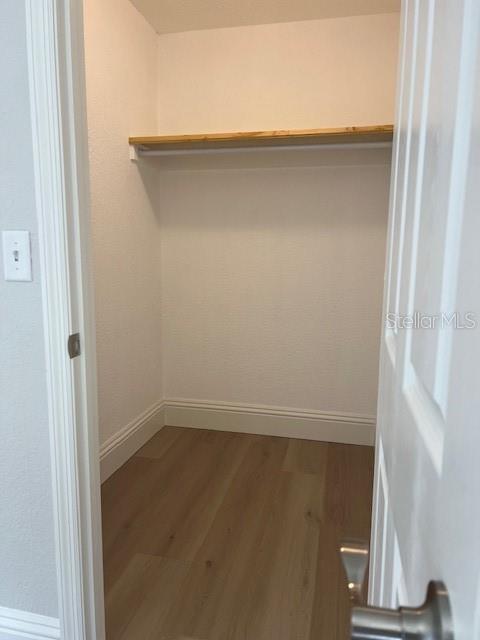 2800 Conway Gardens Road Orlando, FL 32806 - Photo 18 of 23 close up of a white marble wall