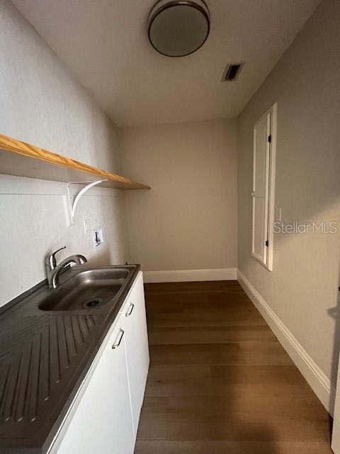 2800 Conway Gardens Road Orlando, FL 32806 - Photo 21 of 23 a kitchen with wooden cabinets and sink