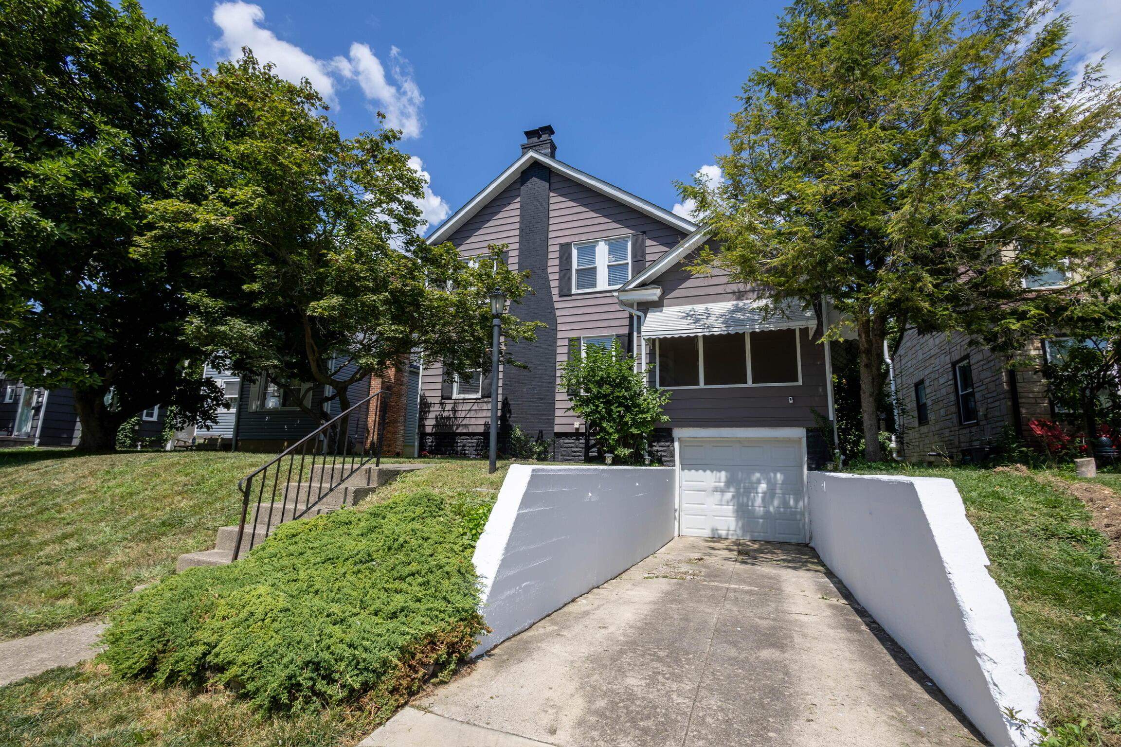 2970 Wicklow Road Columbus, OH 43204 - Photo 2 of 22 Front