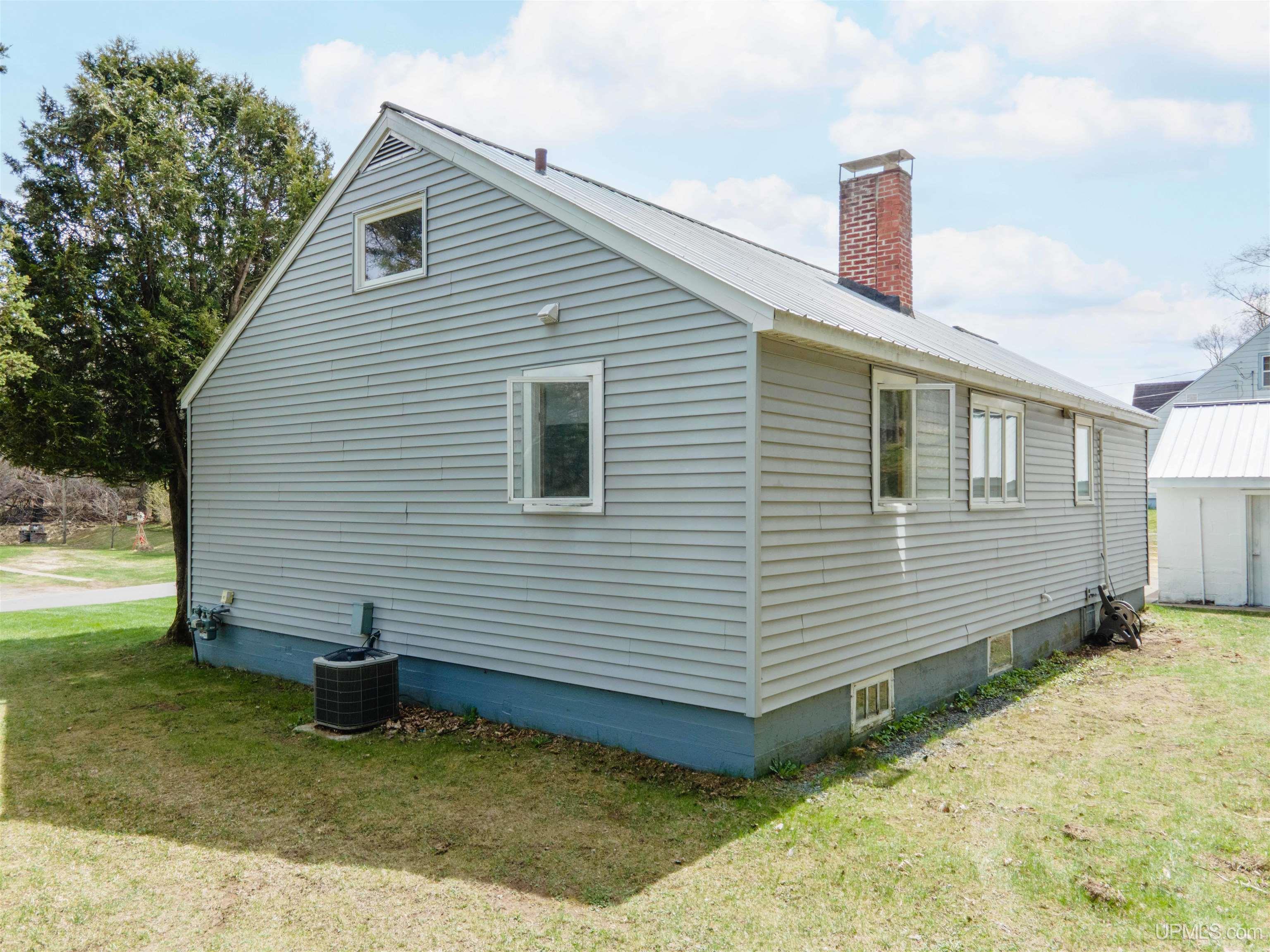 725 West Ice Lake Road Iron River, MI 49935 - Photo 27 of 31