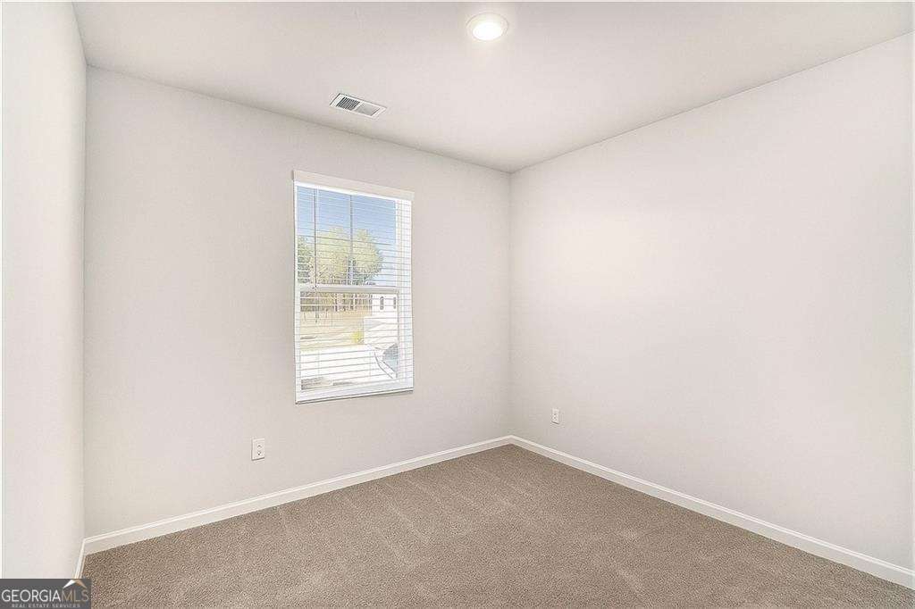 1101 Longleaf Trace Monroe, GA 30656 - Photo 32 of 36 an empty room with a window