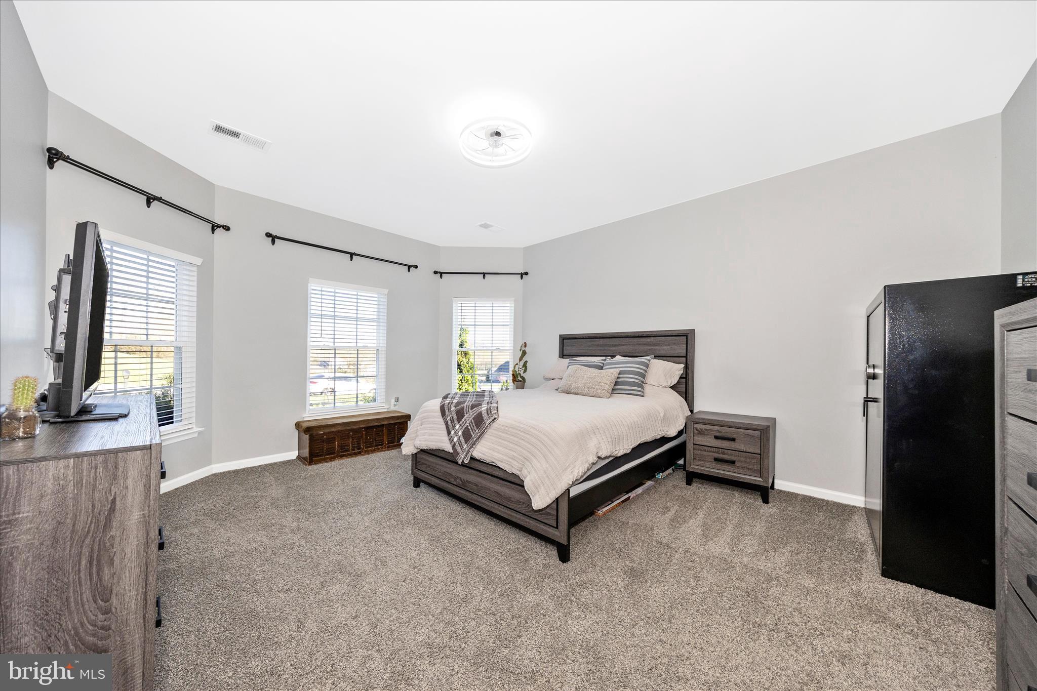 1276 Riparian Drive Falling Waters, WV 25419 - Photo 5 of 65 F05A2043