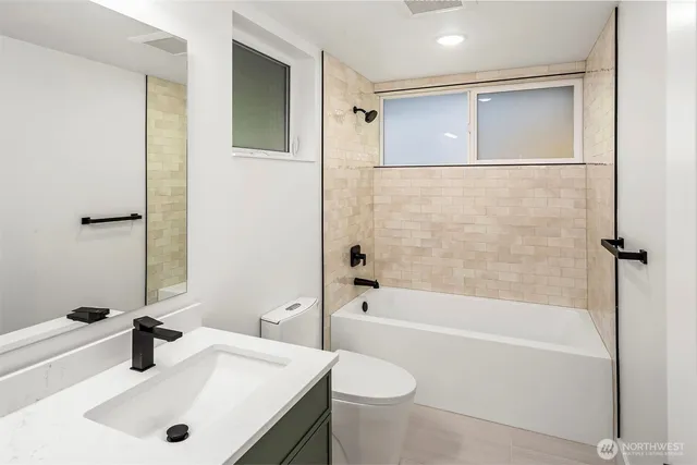 $949,950 | 727 18th Avenue, Seattle, WA 98122