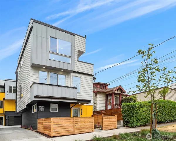 $949,950 | 727 18th Avenue, Seattle, WA 98122